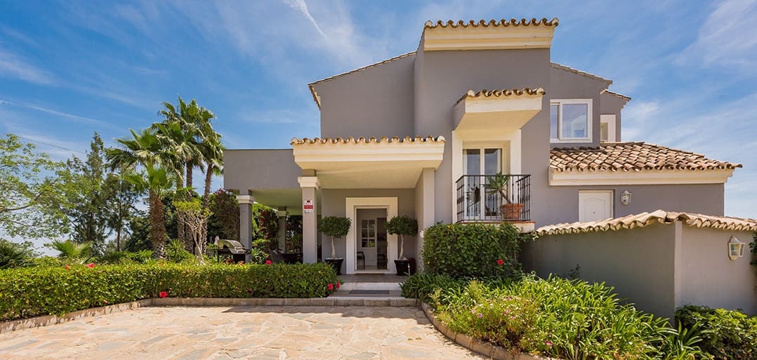 5 makuuhuone Huvila myytävänä paikassa La Quinta mukana uima-altaan 
autotalli - 1 999 000 € (Ref: 9272681)