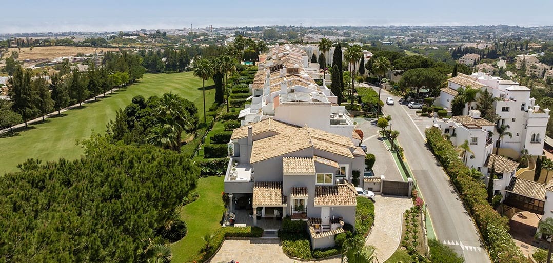 5 makuuhuone Huvila myytävänä paikassa La Quinta mukana uima-altaan 
autotalli - 1 999 000 € (Ref: 9272681)