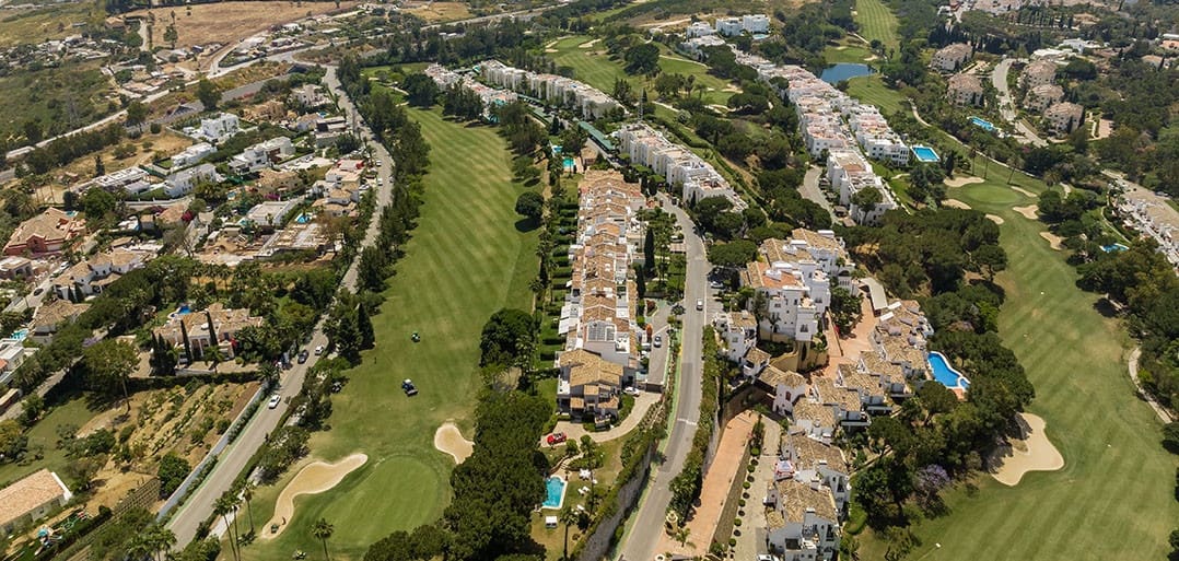 5 makuuhuone Huvila myytävänä paikassa La Quinta mukana uima-altaan 
autotalli - 1 999 000 € (Ref: 9272681)