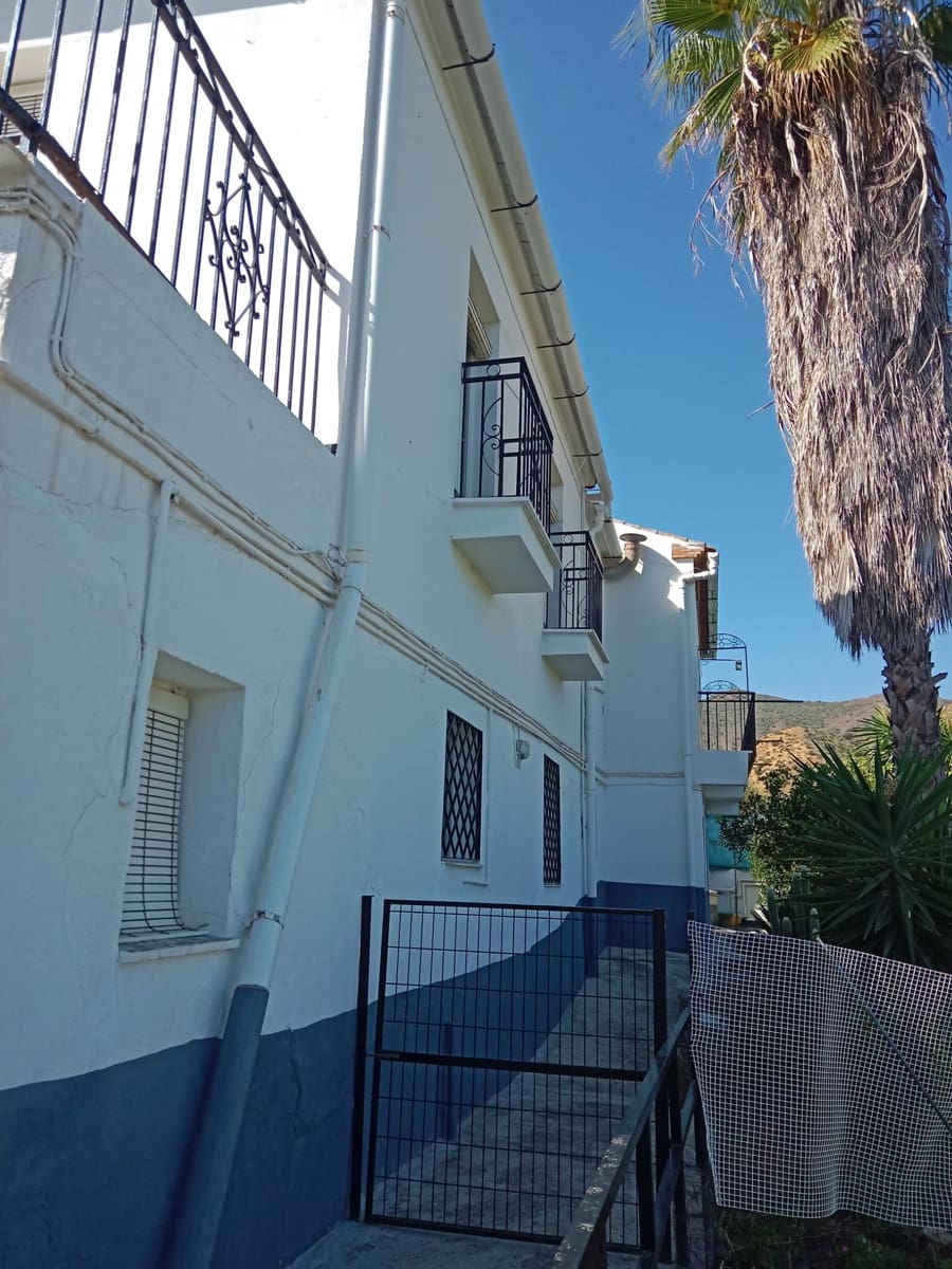 6 makuuhuone Maalaistalo myytävänä paikassa Alora mukana uima-altaan 
autotalli - 250 000 € (Ref: 9285287)