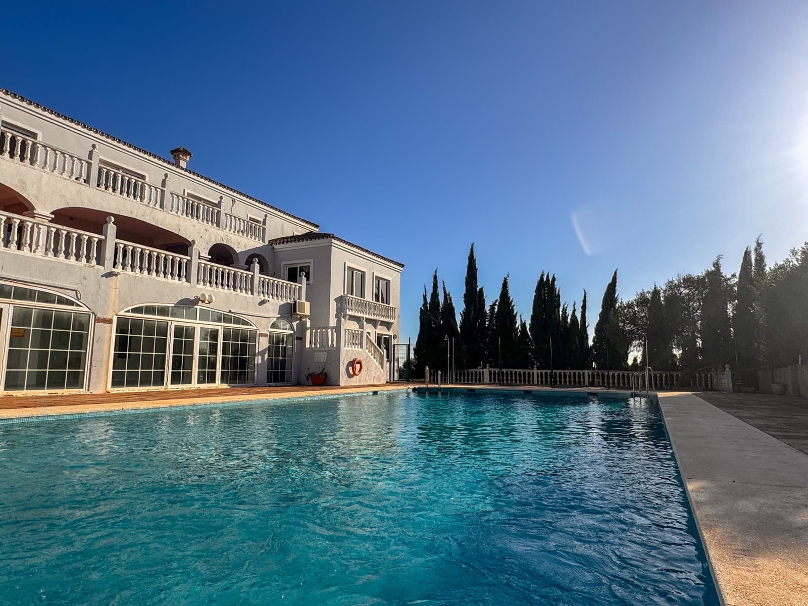 84 Zimmer Hotel zu verkaufen in Sotogrande mit Pool Garage - 9.500.000 € (Ref: 9301094)