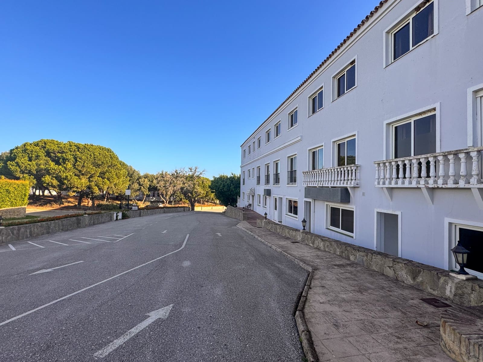 84 Zimmer Hotel zu verkaufen in Sotogrande mit Pool Garage - 9.500.000 € (Ref: 9301094)