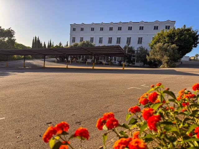 84 Zimmer Hotel zu verkaufen in Sotogrande, San Roque mit Pool Garage - 9.500.000 € (Ref: 9301094)