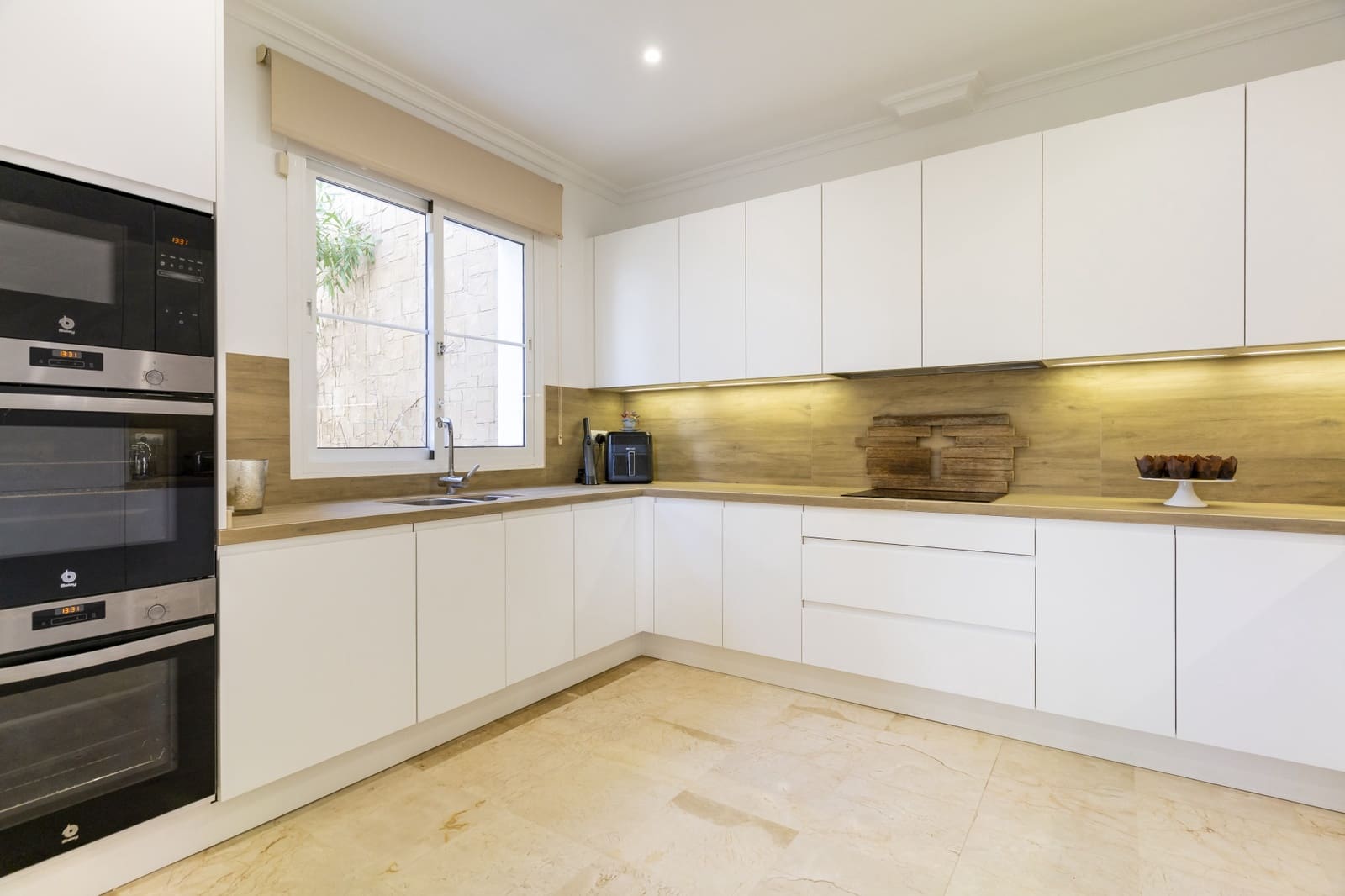 3 soverom Villa til salgs i Istan med svømmebasseng garasje - € 1 695 000 (Ref: 9305181)