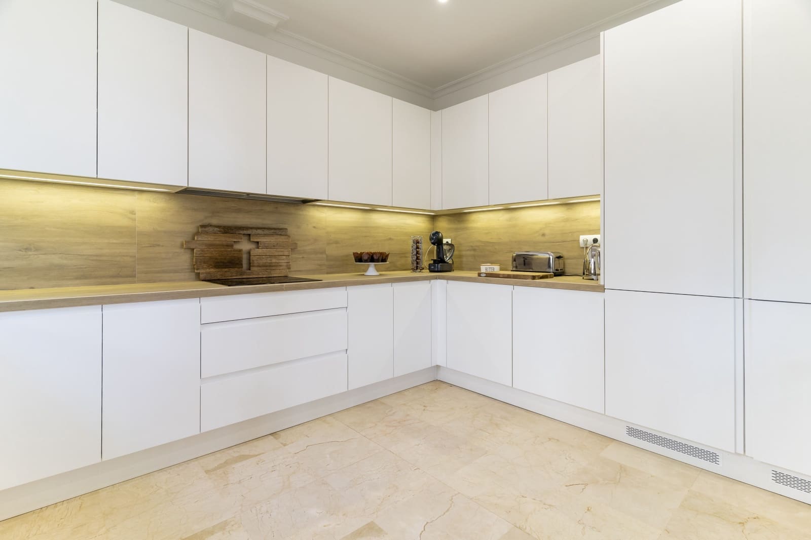 3 soverom Villa til salgs i Istan med svømmebasseng garasje - € 1 695 000 (Ref: 9305181)