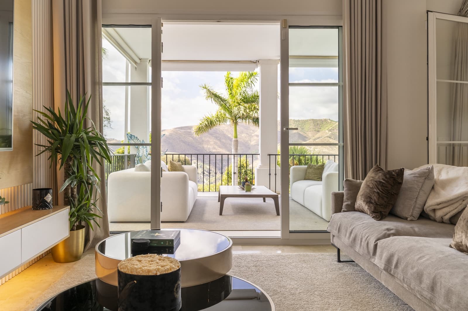 3 soverom Villa til salgs i Istan med svømmebasseng garasje - € 1 695 000 (Ref: 9305181)