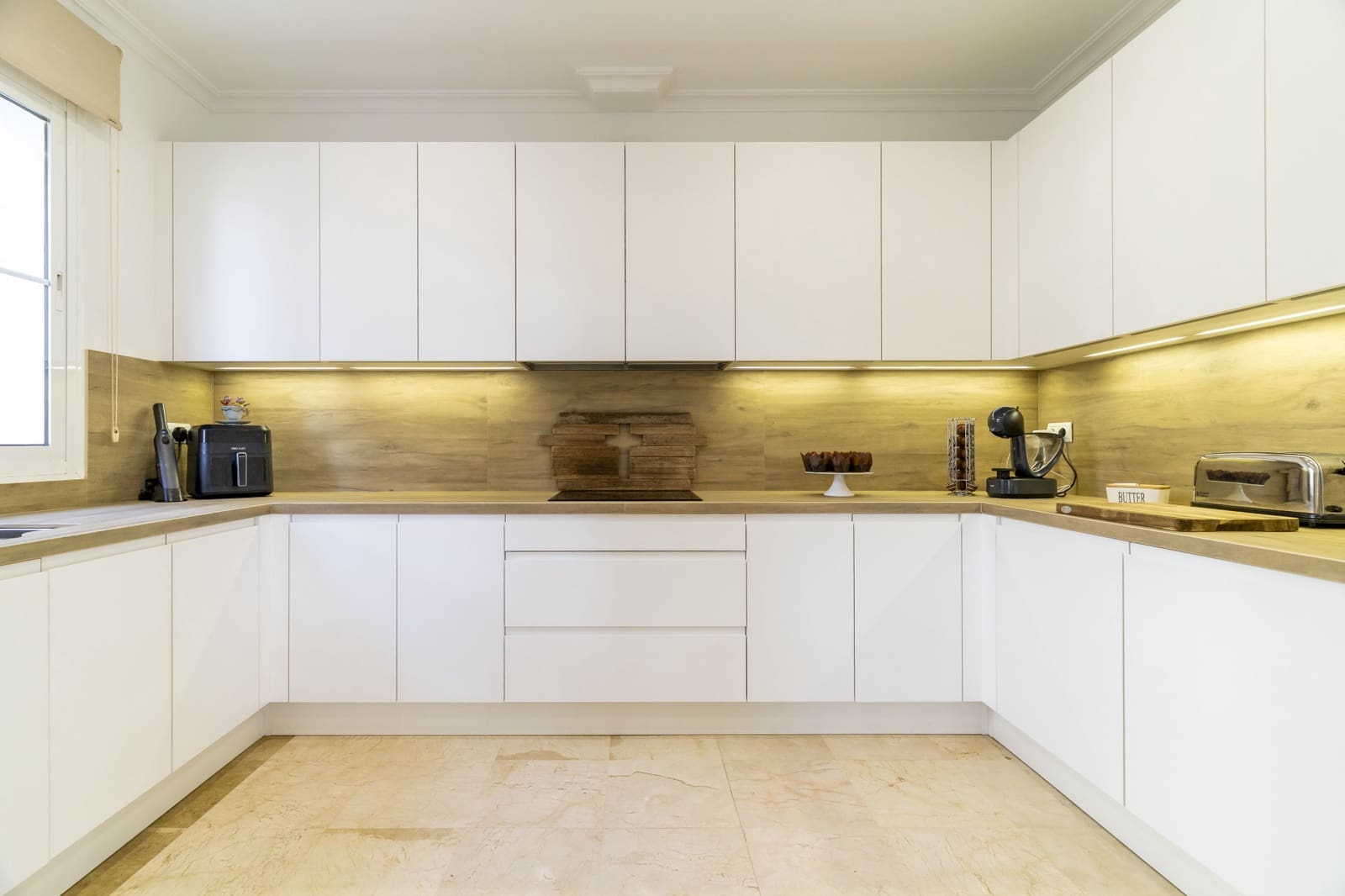 3 soverom Villa til salgs i Istan med svømmebasseng garasje - € 1 695 000 (Ref: 9305181)