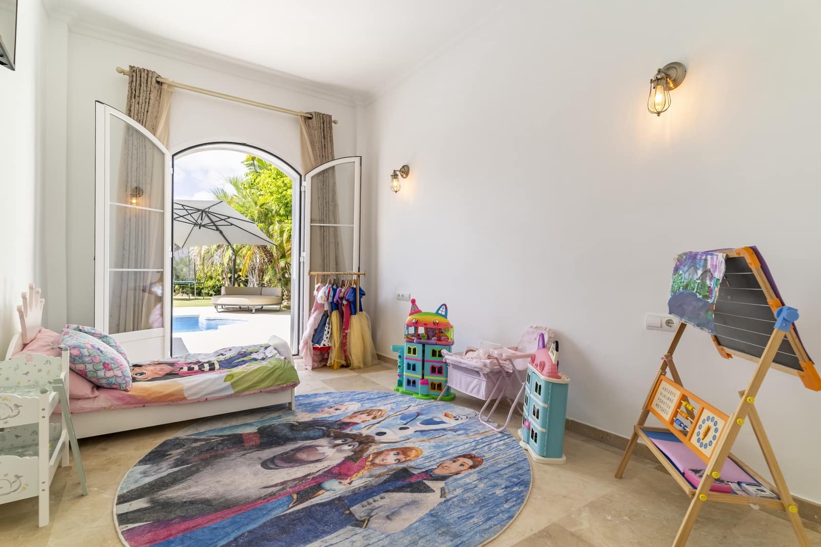 3 soverom Villa til salgs i Istan med svømmebasseng garasje - € 1 695 000 (Ref: 9305181)