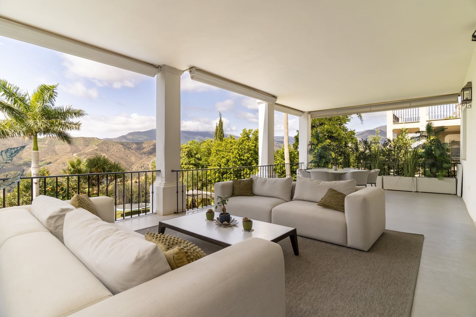 3 soverom Villa til salgs i Istan med svømmebasseng garasje - € 1 695 000 (Ref: 9305181)