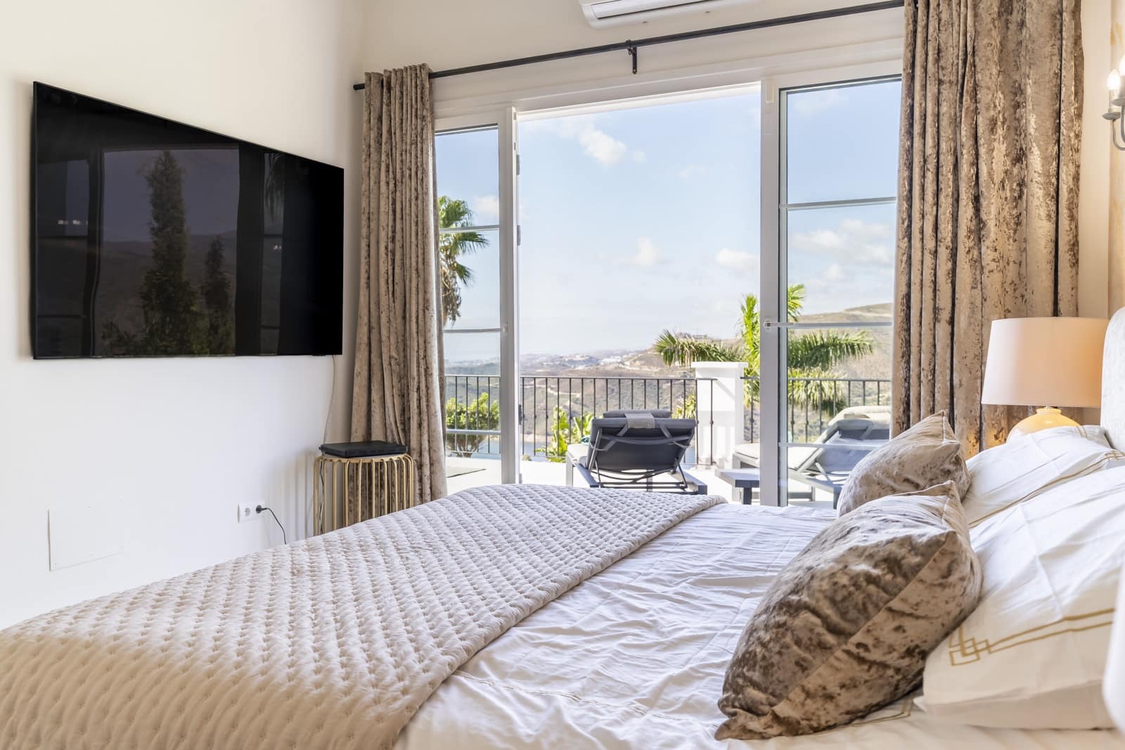 3 soverom Villa til salgs i Istan med svømmebasseng garasje - € 1 695 000 (Ref: 9305181)