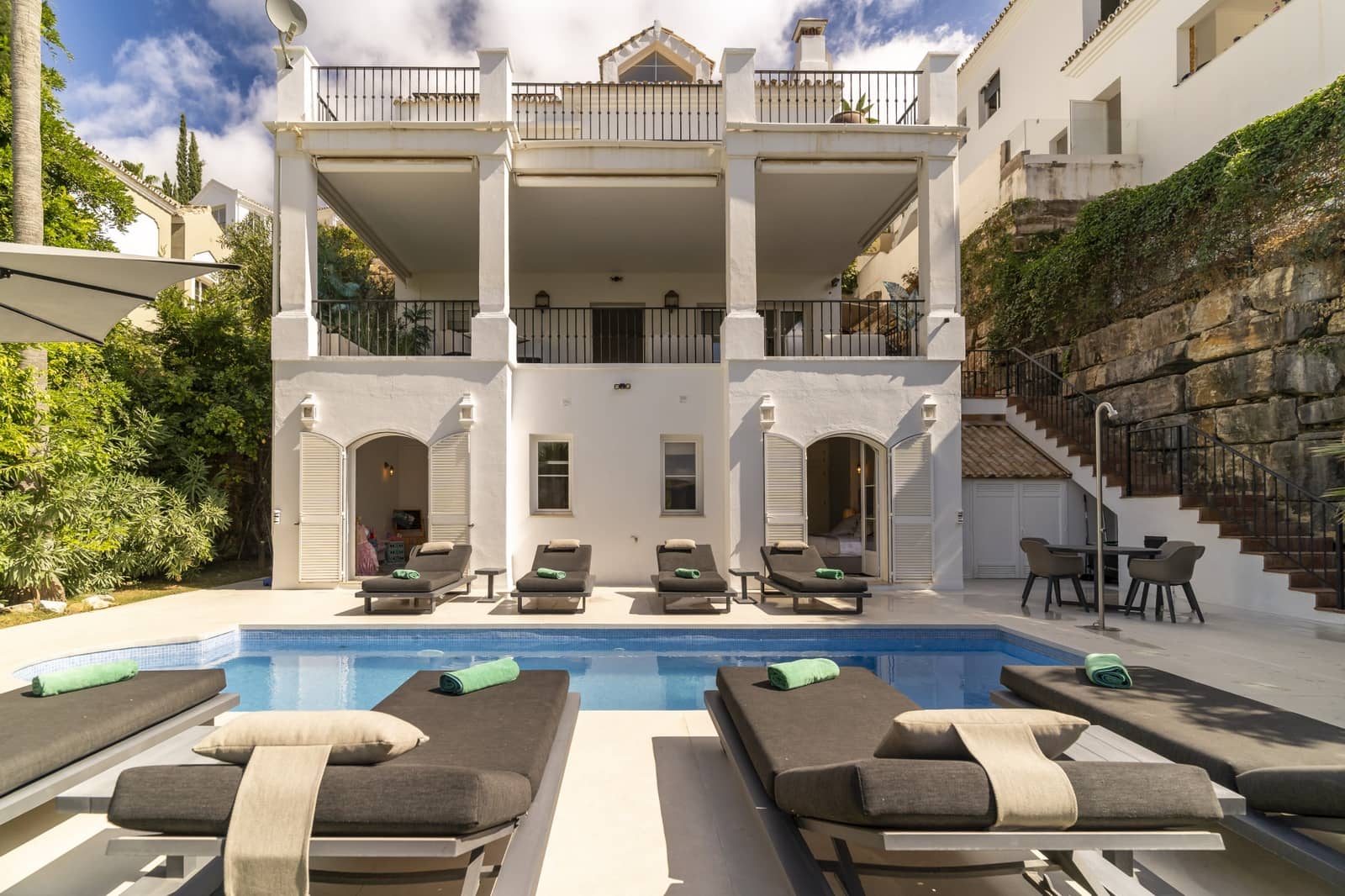 3 soverom Villa til salgs i Istan med svømmebasseng garasje - € 1 695 000 (Ref: 9305181)