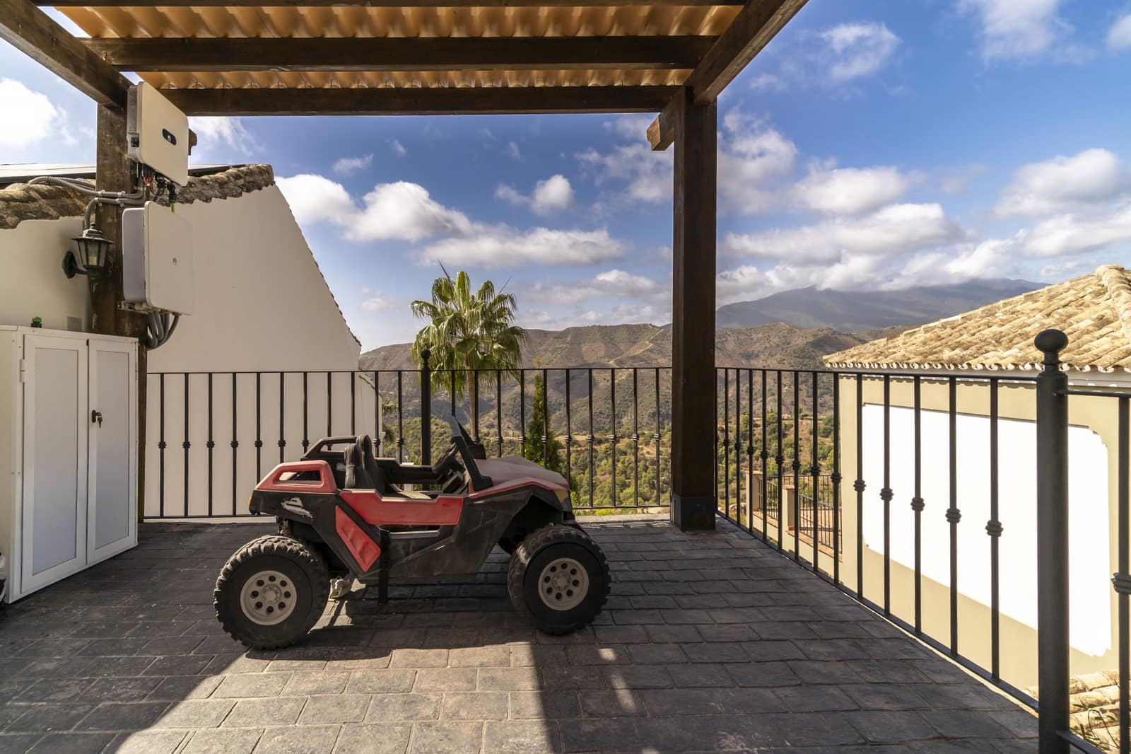 3 soverom Villa til salgs i Istan med svømmebasseng garasje - € 1 695 000 (Ref: 9305181)