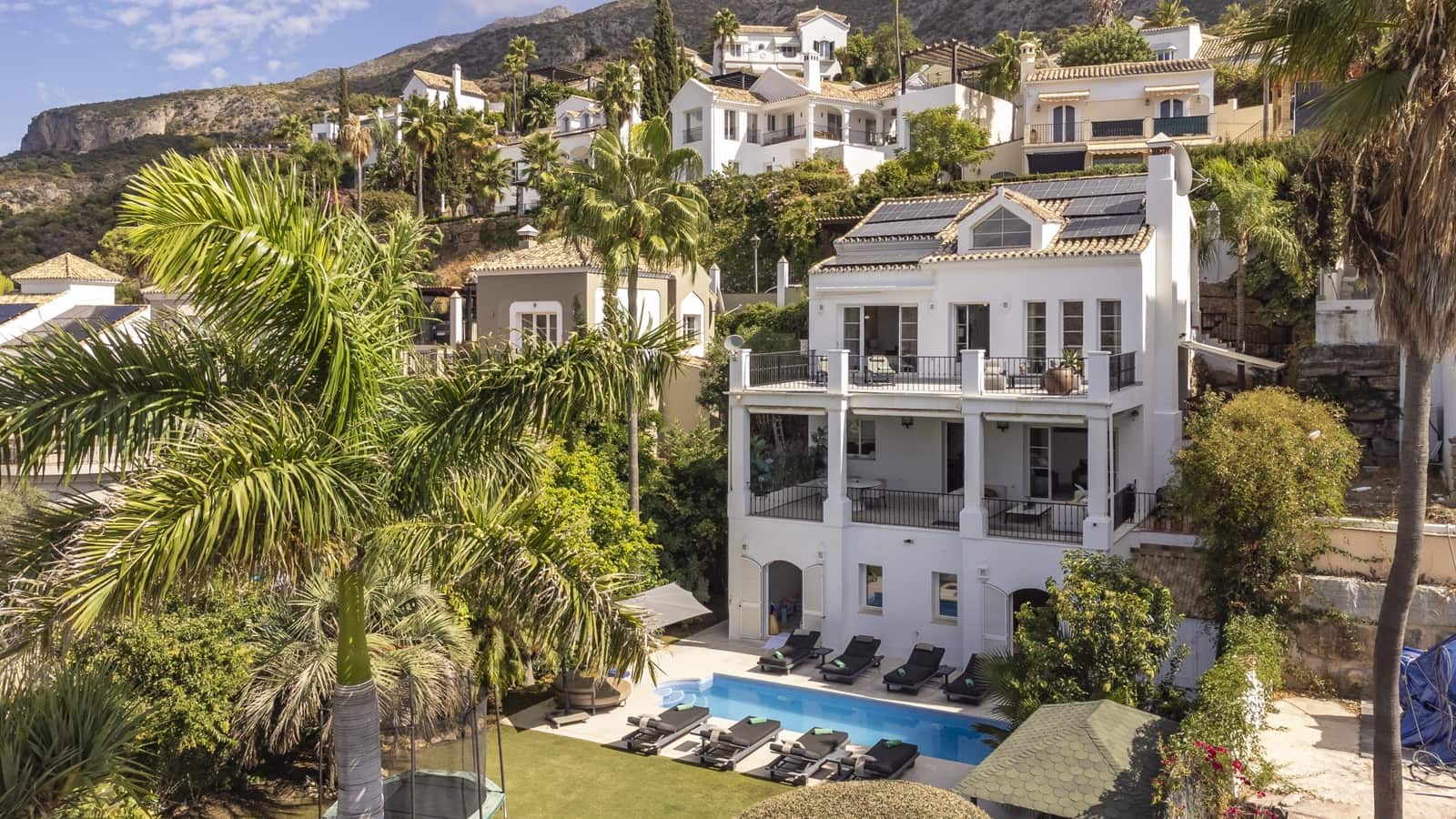 3 soverom Villa til salgs i Istan med svømmebasseng garasje - € 1 695 000 (Ref: 9305181)