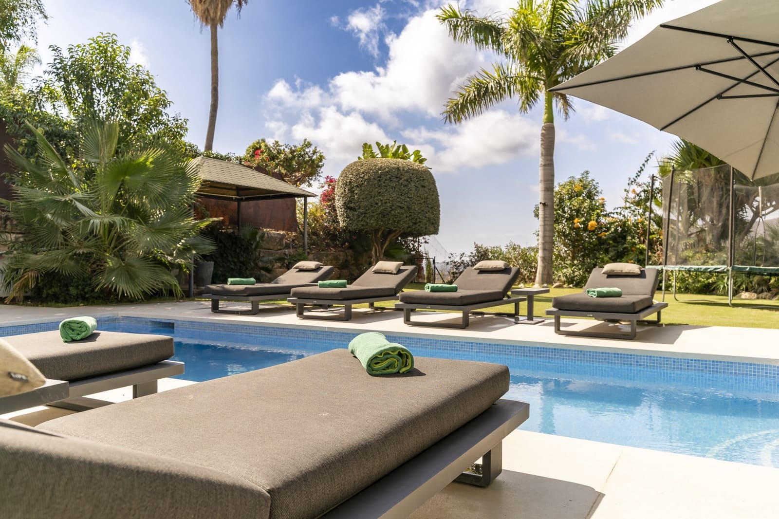 3 soverom Villa til salgs i Istan med svømmebasseng garasje - € 1 695 000 (Ref: 9305181)