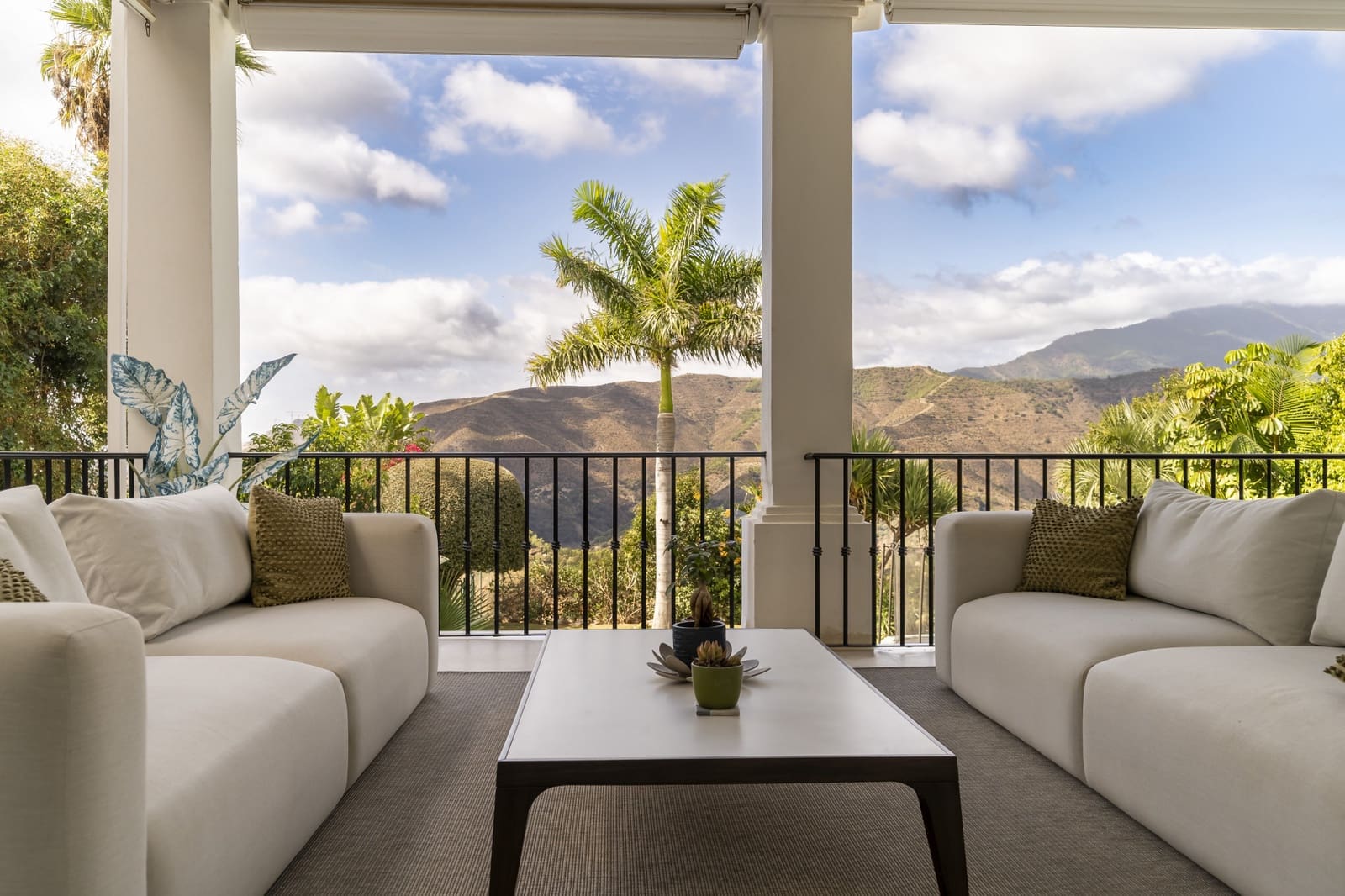 3 soverom Villa til salgs i Istan med svømmebasseng garasje - € 1 695 000 (Ref: 9305181)