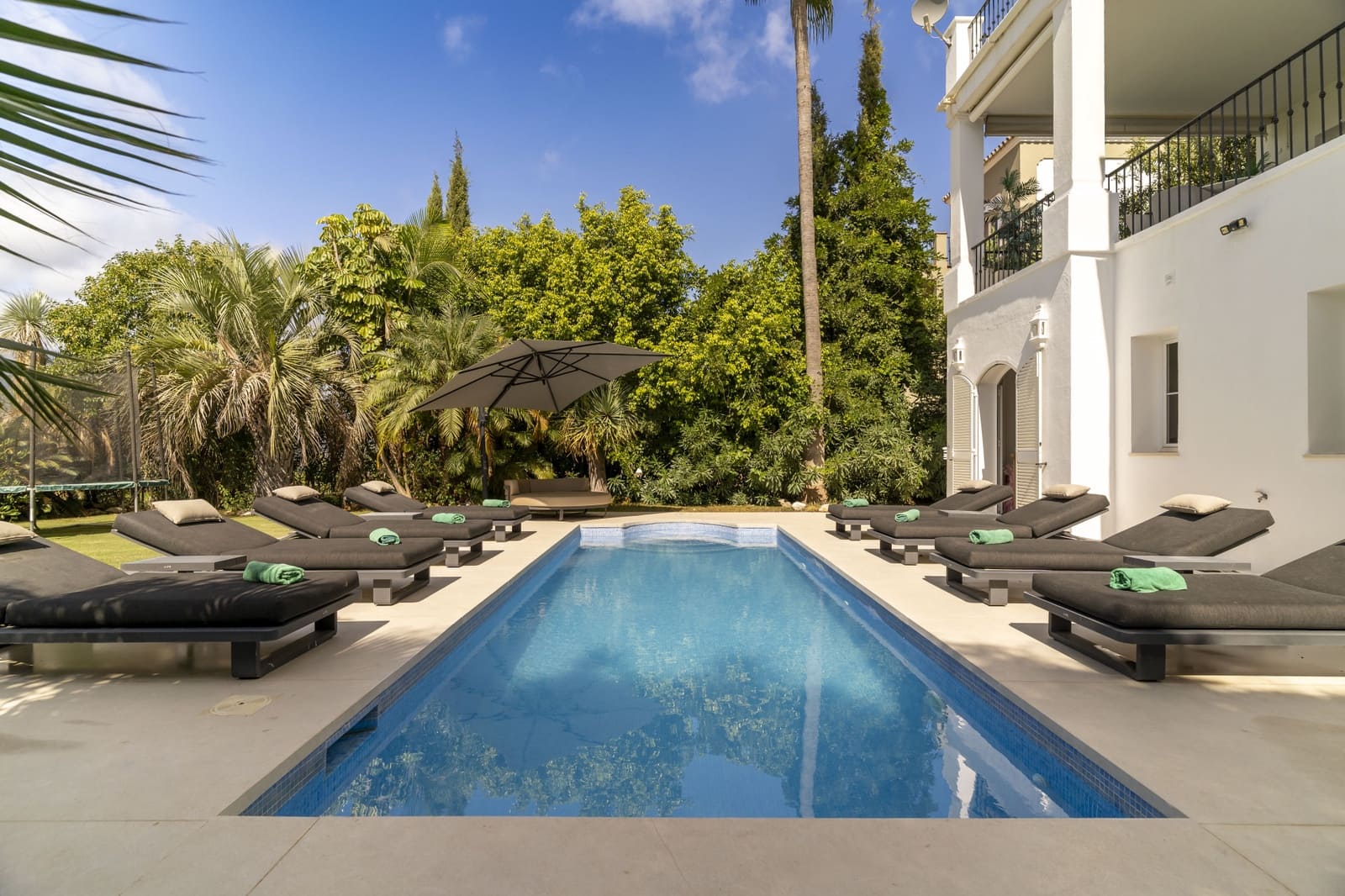 3 soverom Villa til salgs i Istan med svømmebasseng garasje - € 1 695 000 (Ref: 9305181)