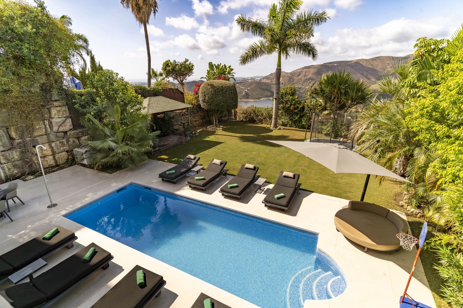 3 soverom Villa til salgs i Istan med svømmebasseng garasje - € 1 695 000 (Ref: 9305181)