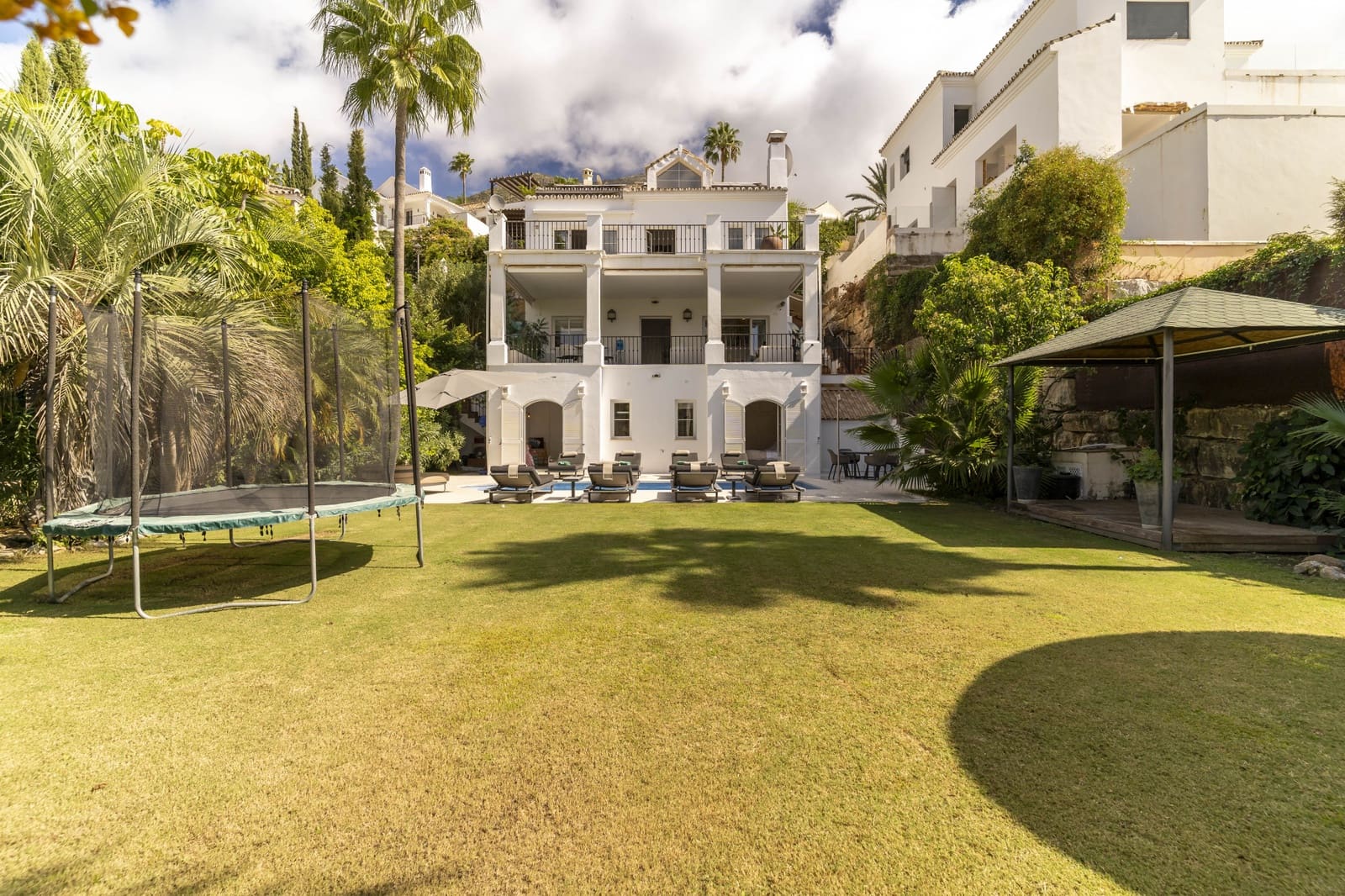 3 soverom Villa til salgs i Istan med svømmebasseng garasje - € 1 695 000 (Ref: 9305181)