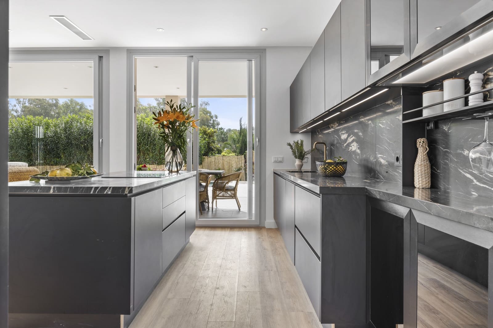 5 slaapkamer Villa te koop in San Pedro de Alcantara met zwembad garage - € 2.950.000 (Ref: 9317900)