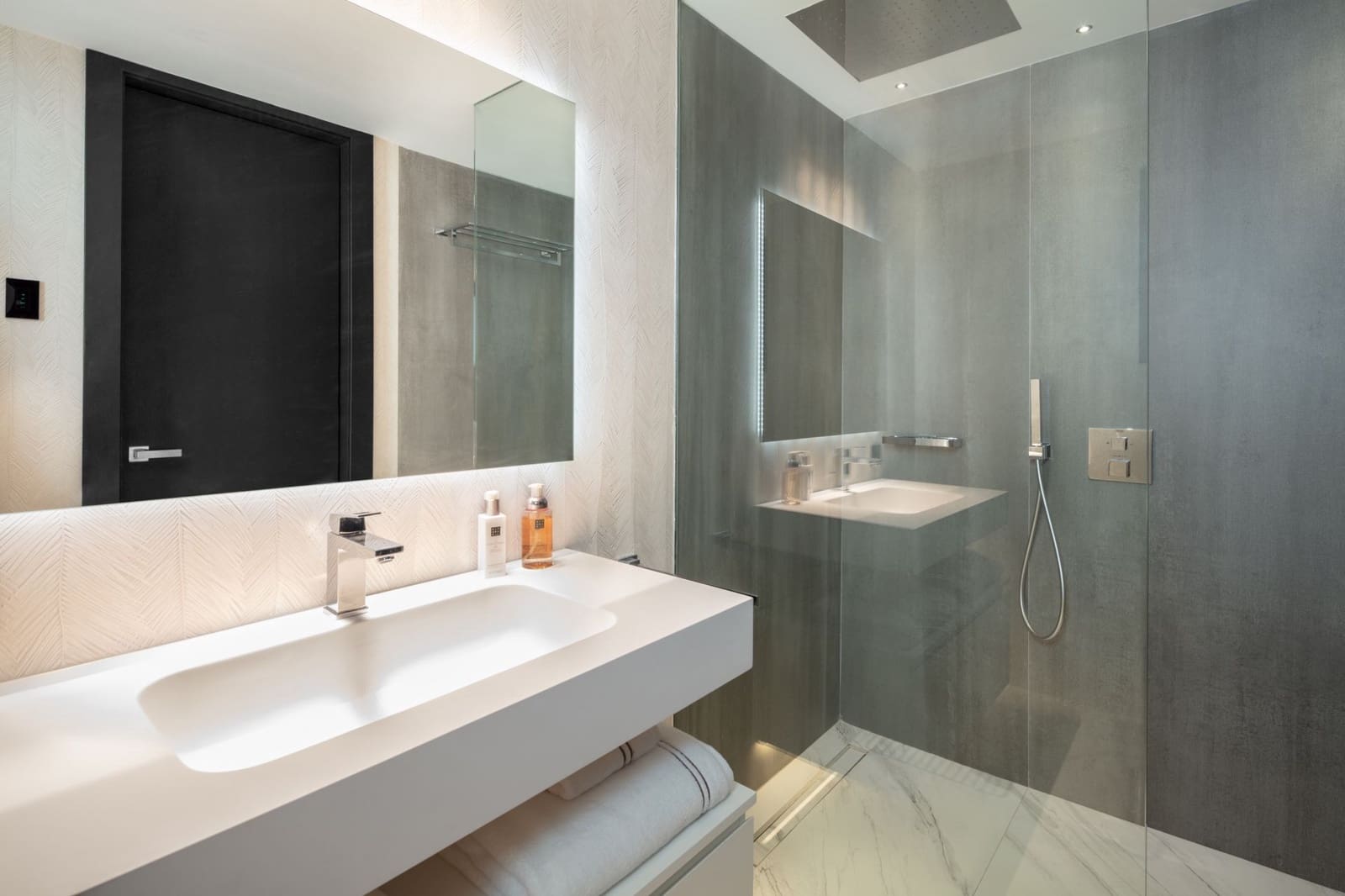 3 bedroom Apartment for sale in Puerto Banus with garage - € 2,950,000 (Ref: 9330695)