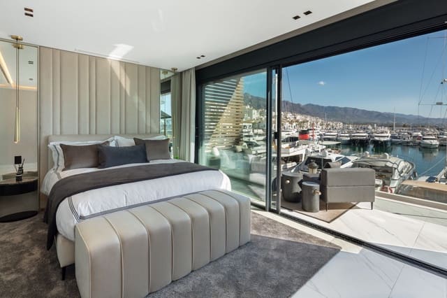 3 soveværelse Lejlighed til salg i Puerto Banus, Marbella med garage - € 2.950.000 (Ref: 9330695)