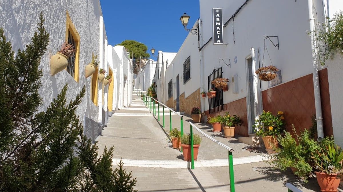 6 soveværelse Finca/Landehus til salg i Enix med swimmingpool - € 380.000 (Ref: 9330698)