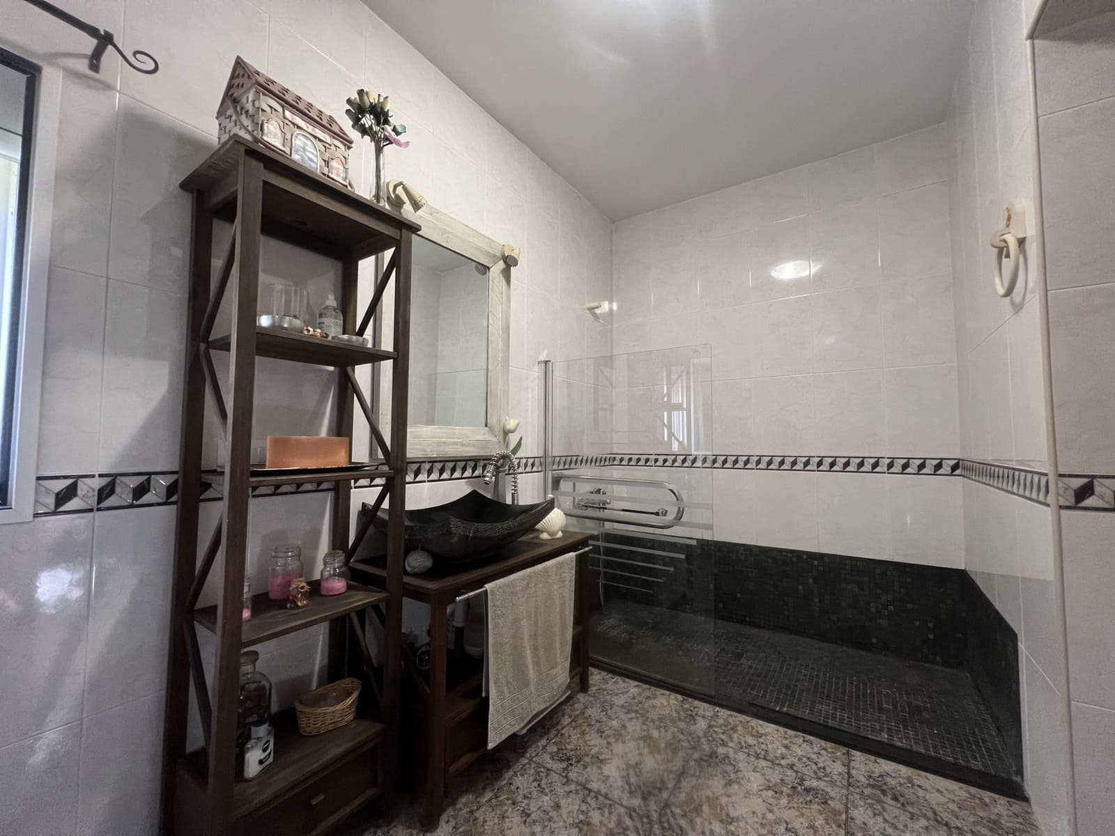 6 soveværelse Finca/Landehus til salg i Enix med swimmingpool - € 380.000 (Ref: 9330698)