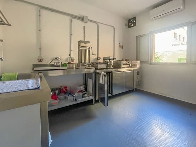 1 slaapkamer Restaurant/bar te koop in Ibiza dorp met garage - € 90.000 (Ref: 9343208)