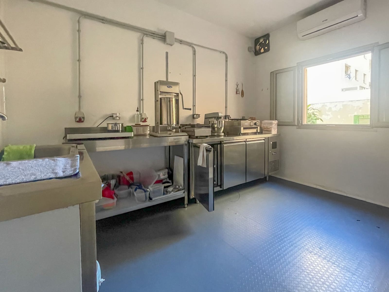 Commercieel te koop in Ibiza dorp met garage - € 700.000 (Ref: 9344654)