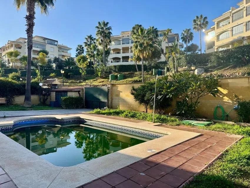 4 soveværelse Villa til salg i Mijas Costa med swimmingpool garage - € 820.000 (Ref: 9355915)