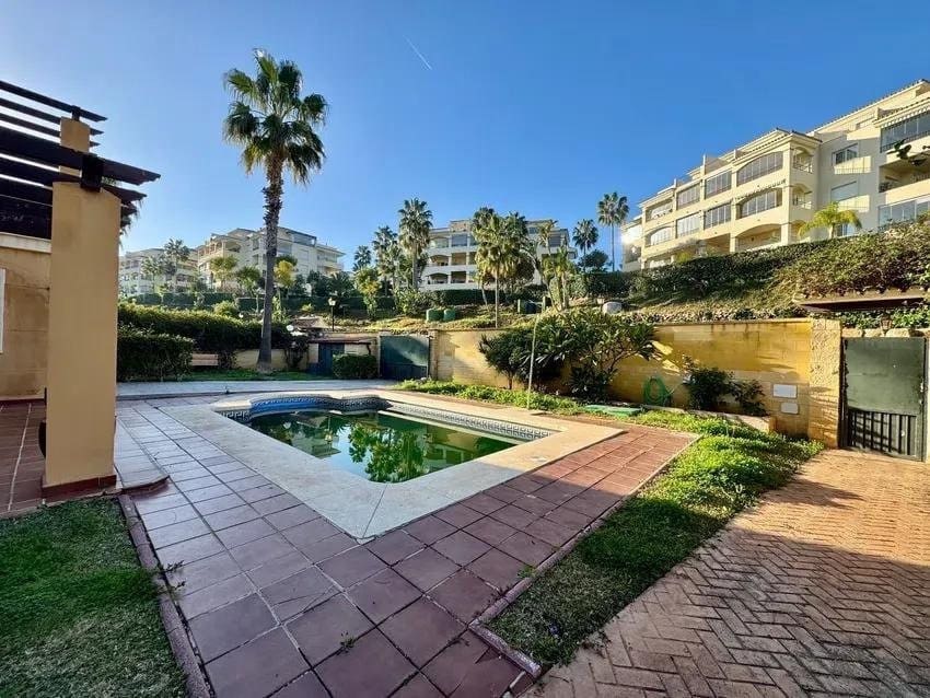 4 soveværelse Villa til salg i Mijas Costa med swimmingpool garage - € 820.000 (Ref: 9355915)
