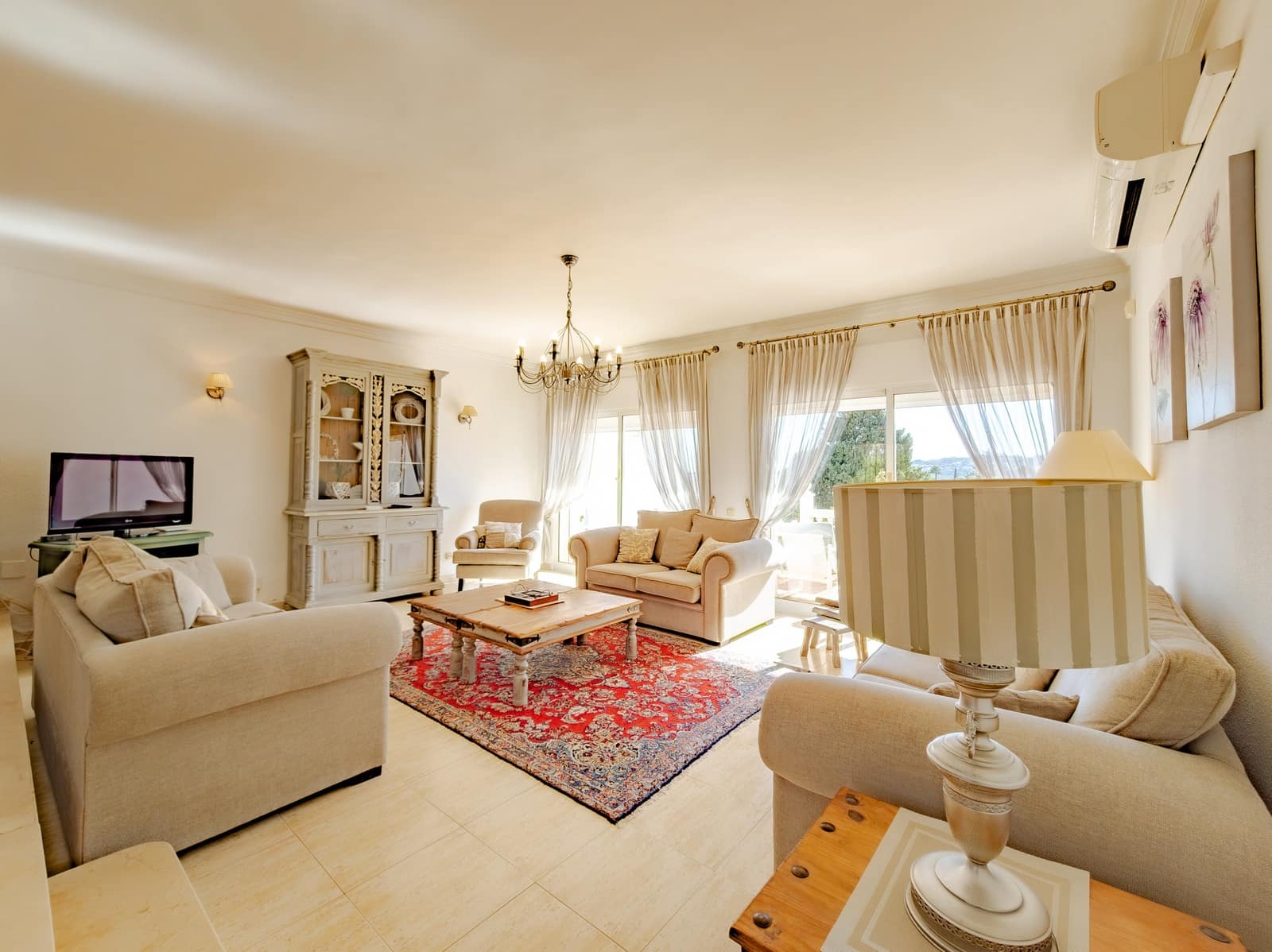 5 makuuhuone Huvila myytävänä paikassa Mijas Costa mukana uima-altaan 
autotalli - 1 000 000 € (Ref: 9359388)