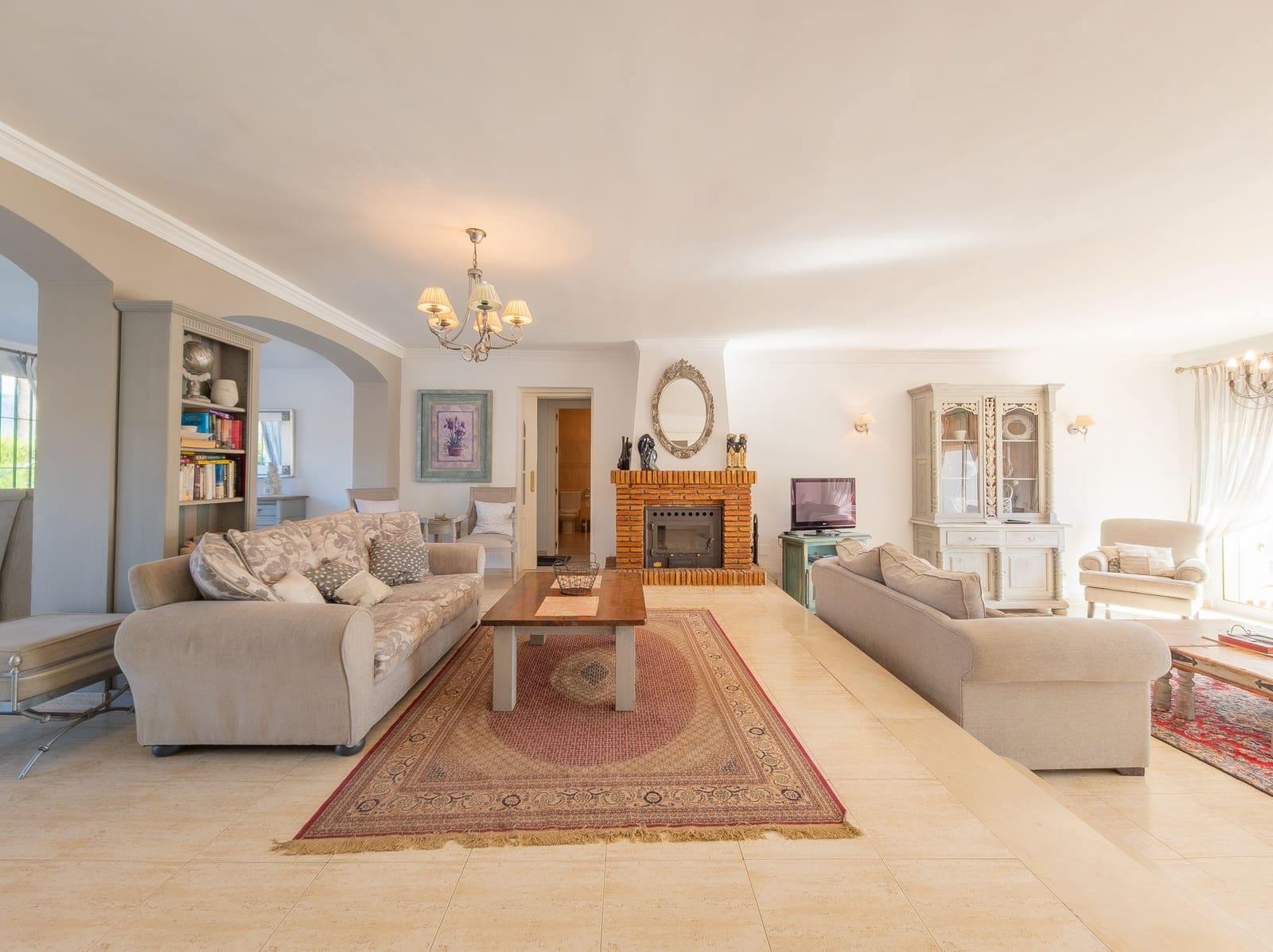 5 makuuhuone Huvila myytävänä paikassa Mijas Costa mukana uima-altaan 
autotalli - 1 000 000 € (Ref: 9359388)