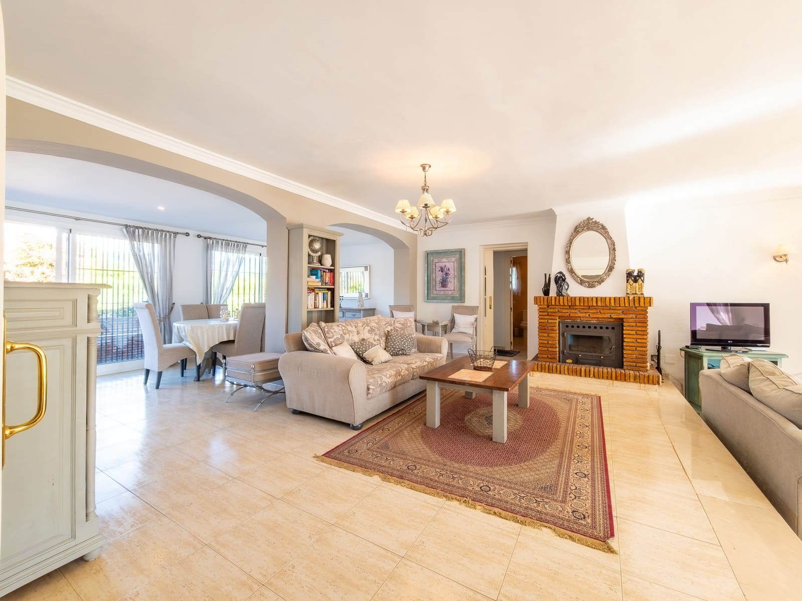 5 makuuhuone Huvila myytävänä paikassa Mijas Costa mukana uima-altaan 
autotalli - 1 000 000 € (Ref: 9359388)