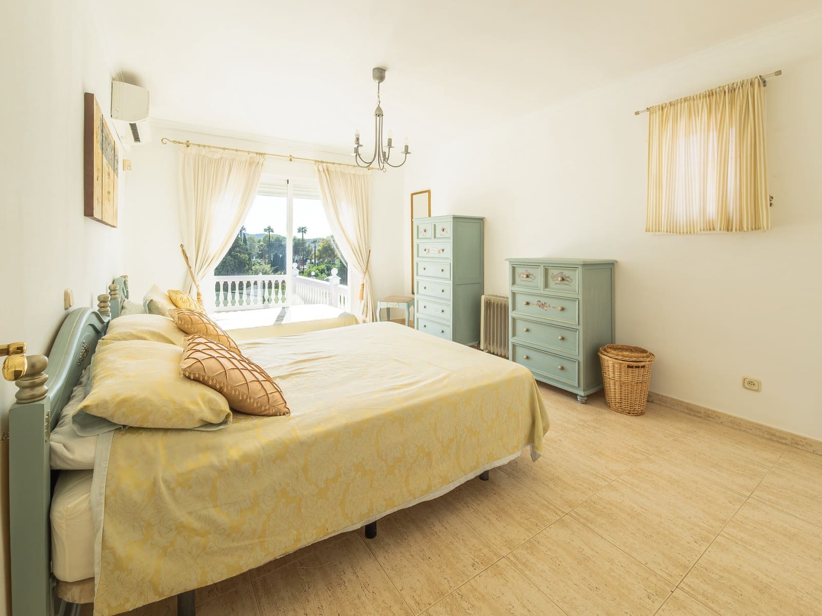 5 makuuhuone Huvila myytävänä paikassa Mijas Costa mukana uima-altaan 
autotalli - 1 000 000 € (Ref: 9359388)