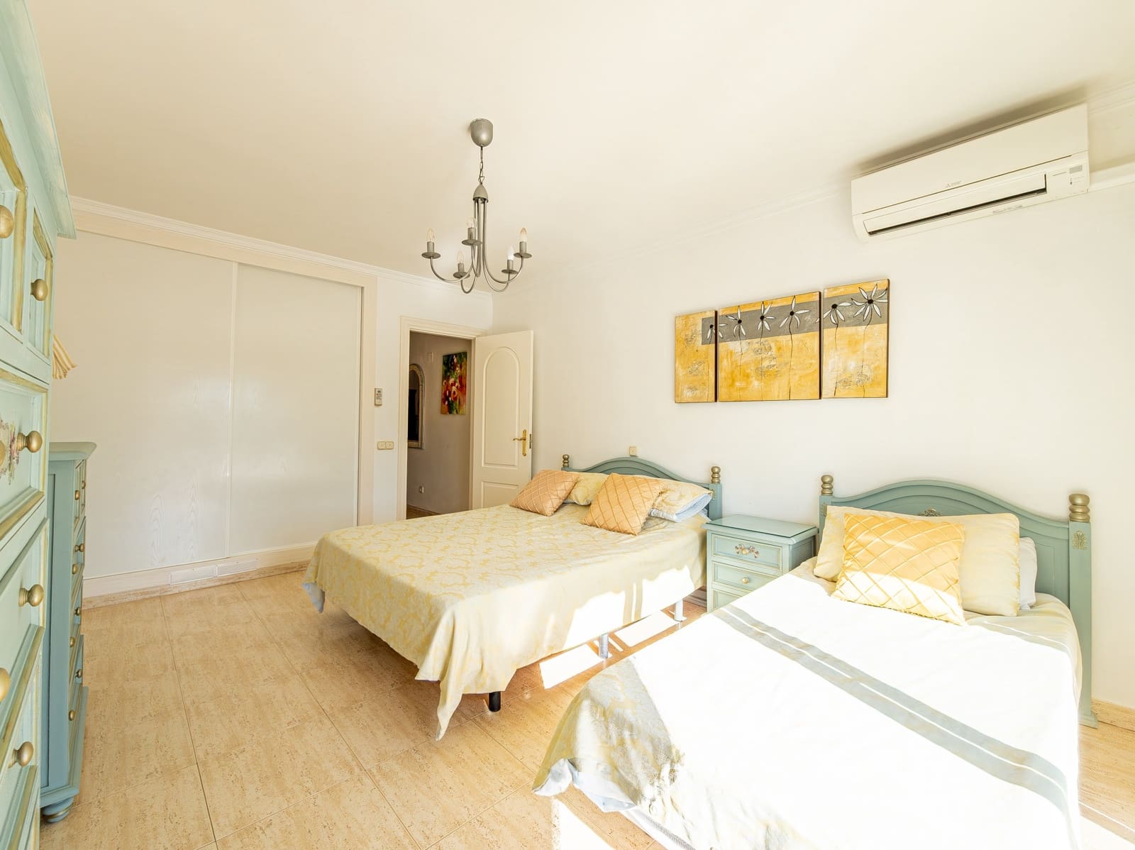 5 makuuhuone Huvila myytävänä paikassa Mijas Costa mukana uima-altaan 
autotalli - 1 000 000 € (Ref: 9359388)