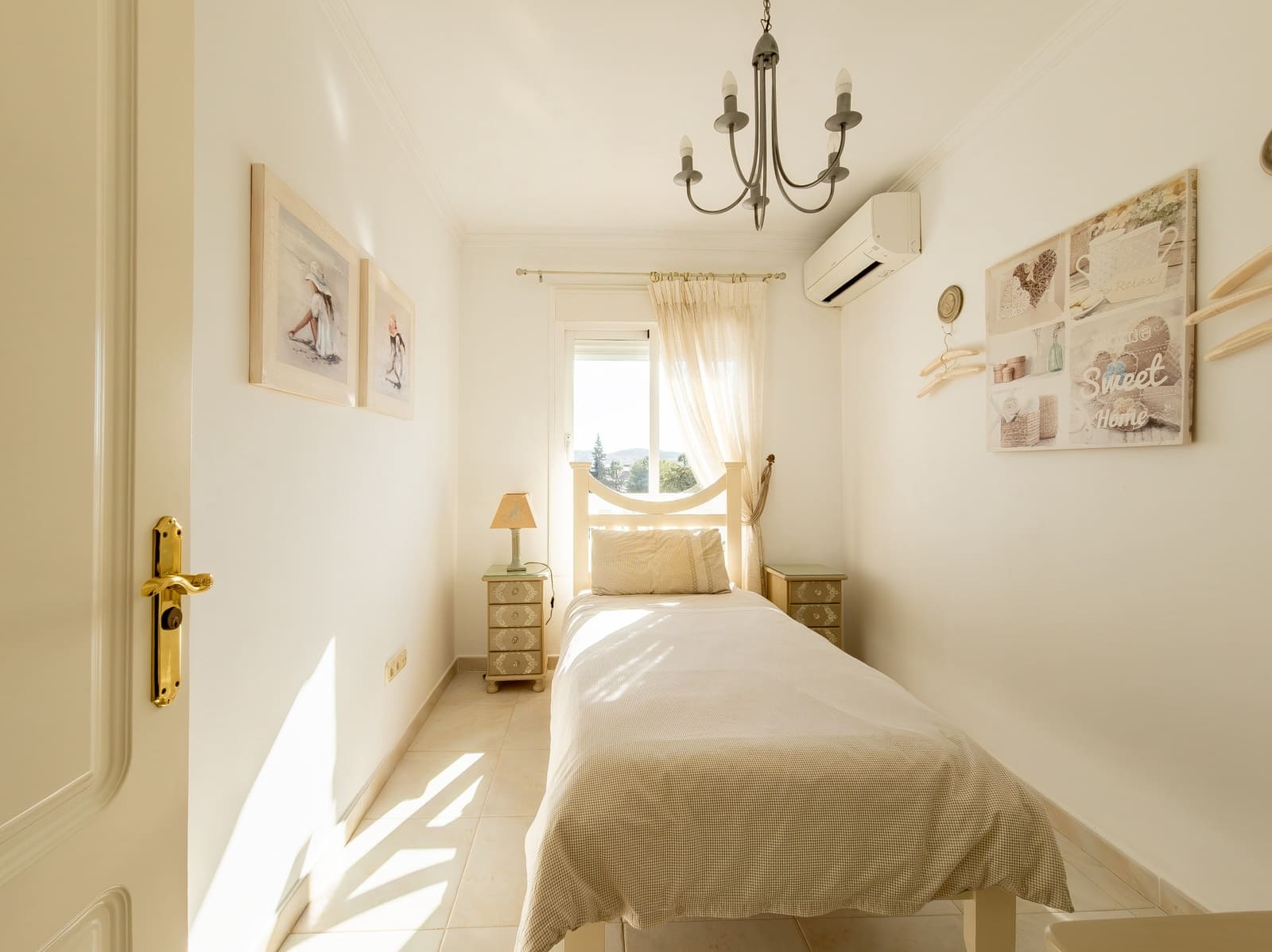 5 makuuhuone Huvila myytävänä paikassa Mijas Costa mukana uima-altaan 
autotalli - 1 000 000 € (Ref: 9359388)