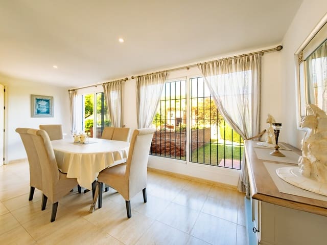 5 makuuhuone Huvila myytävänä paikassa Mijas Costa, Mijas mukana uima-altaan 
autotalli - 1 000 000 € (Ref: 9359388)