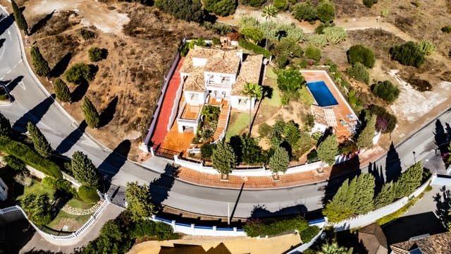 5 makuuhuone Huvila myytävänä paikassa Mijas Costa, Mijas mukana uima-altaan 
autotalli - 1 000 000 € (Ref: 9359388)