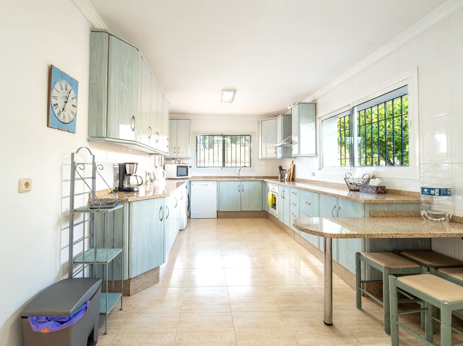 5 makuuhuone Huvila myytävänä paikassa Mijas Costa mukana uima-altaan 
autotalli - 1 000 000 € (Ref: 9359388)