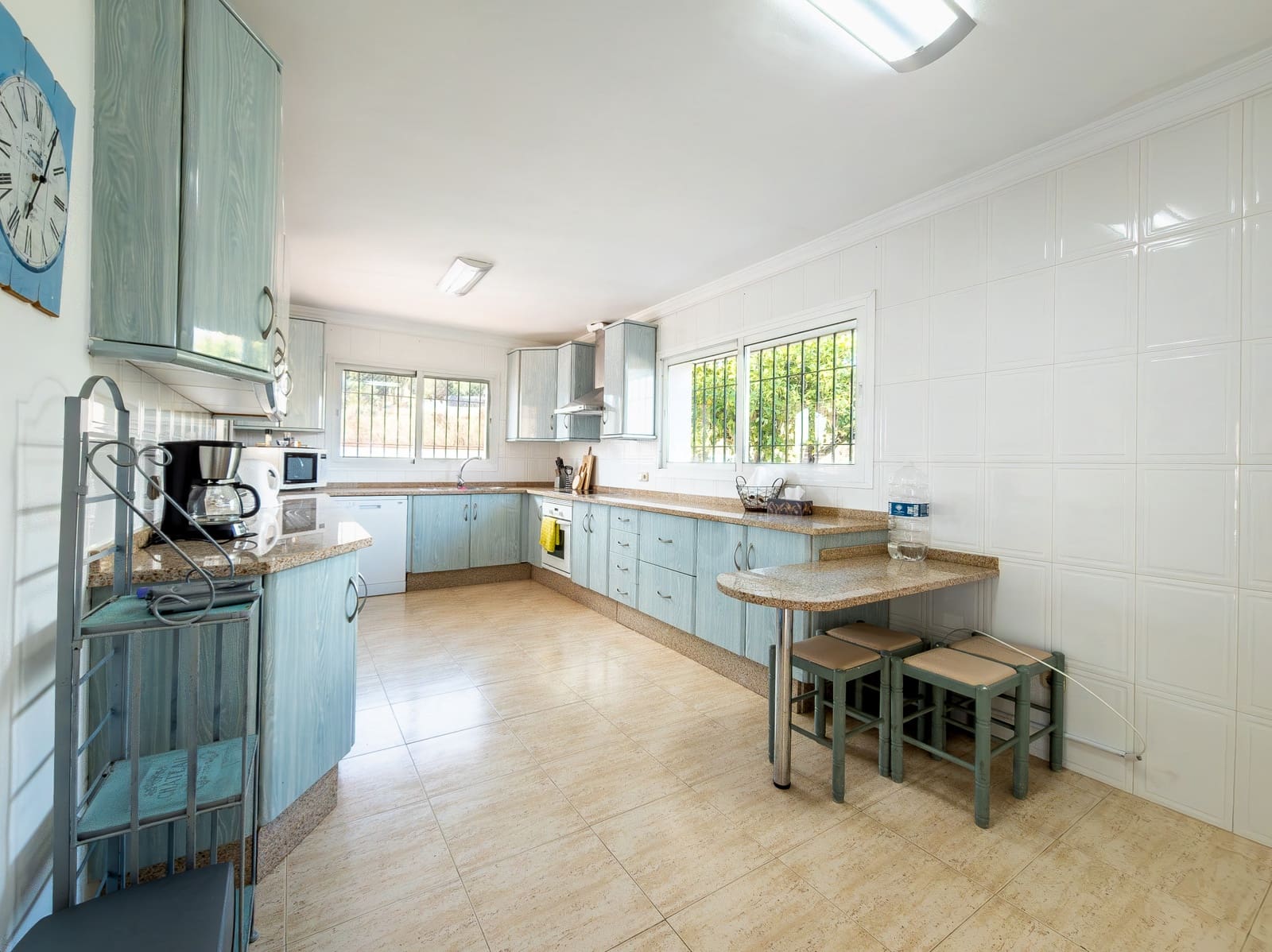 5 makuuhuone Huvila myytävänä paikassa Mijas Costa mukana uima-altaan 
autotalli - 1 000 000 € (Ref: 9359388)