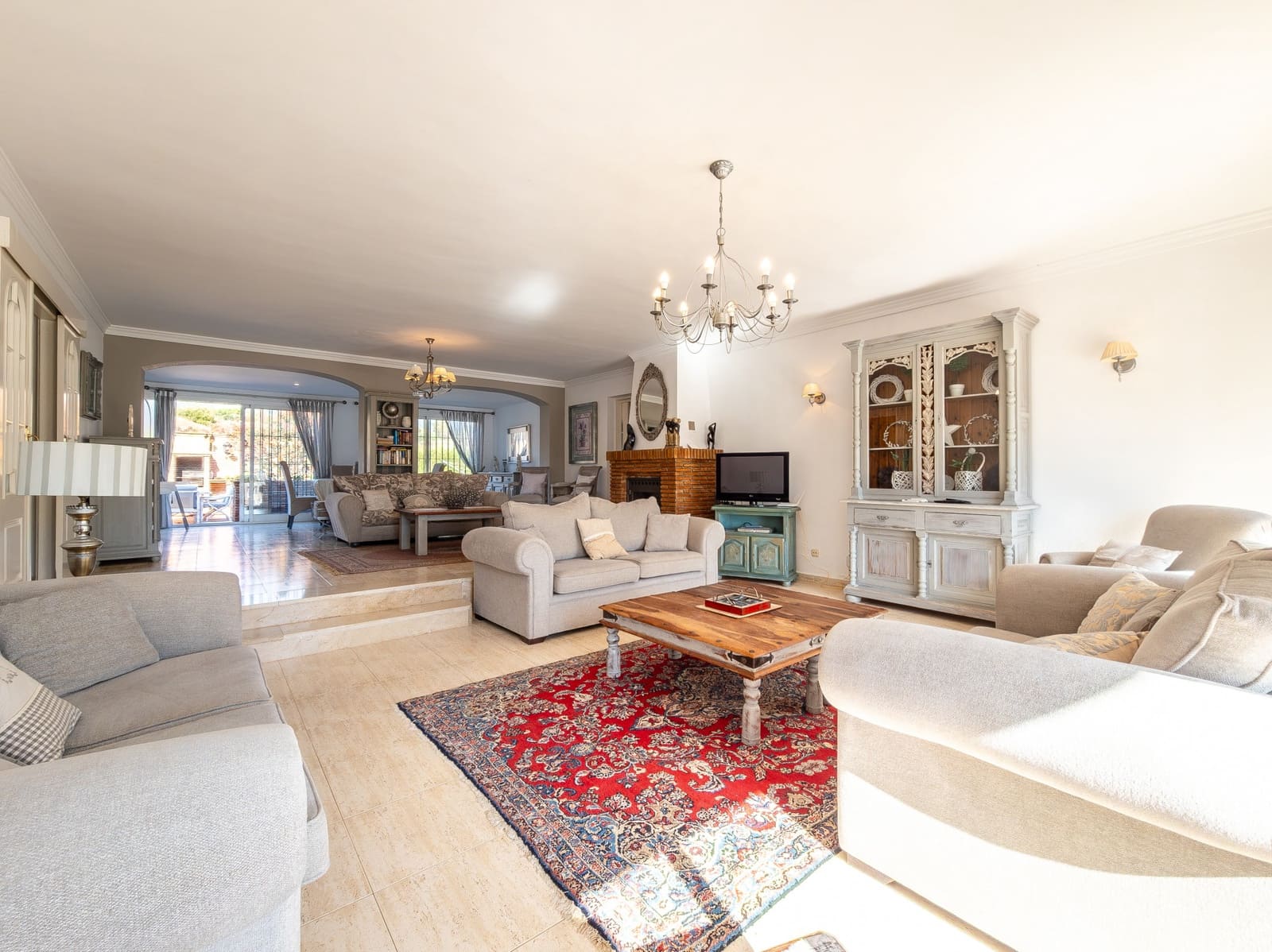 5 makuuhuone Huvila myytävänä paikassa Mijas Costa mukana uima-altaan 
autotalli - 1 000 000 € (Ref: 9359388)