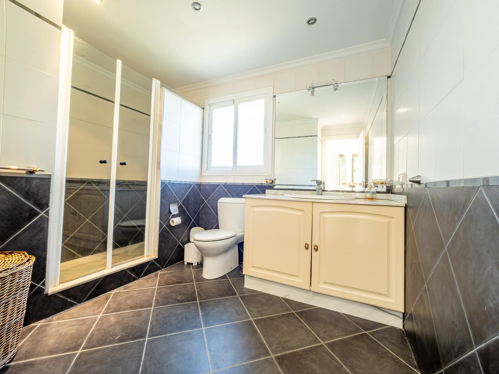 5 makuuhuone Huvila myytävänä paikassa Mijas Costa mukana uima-altaan 
autotalli - 1 000 000 € (Ref: 9359388)