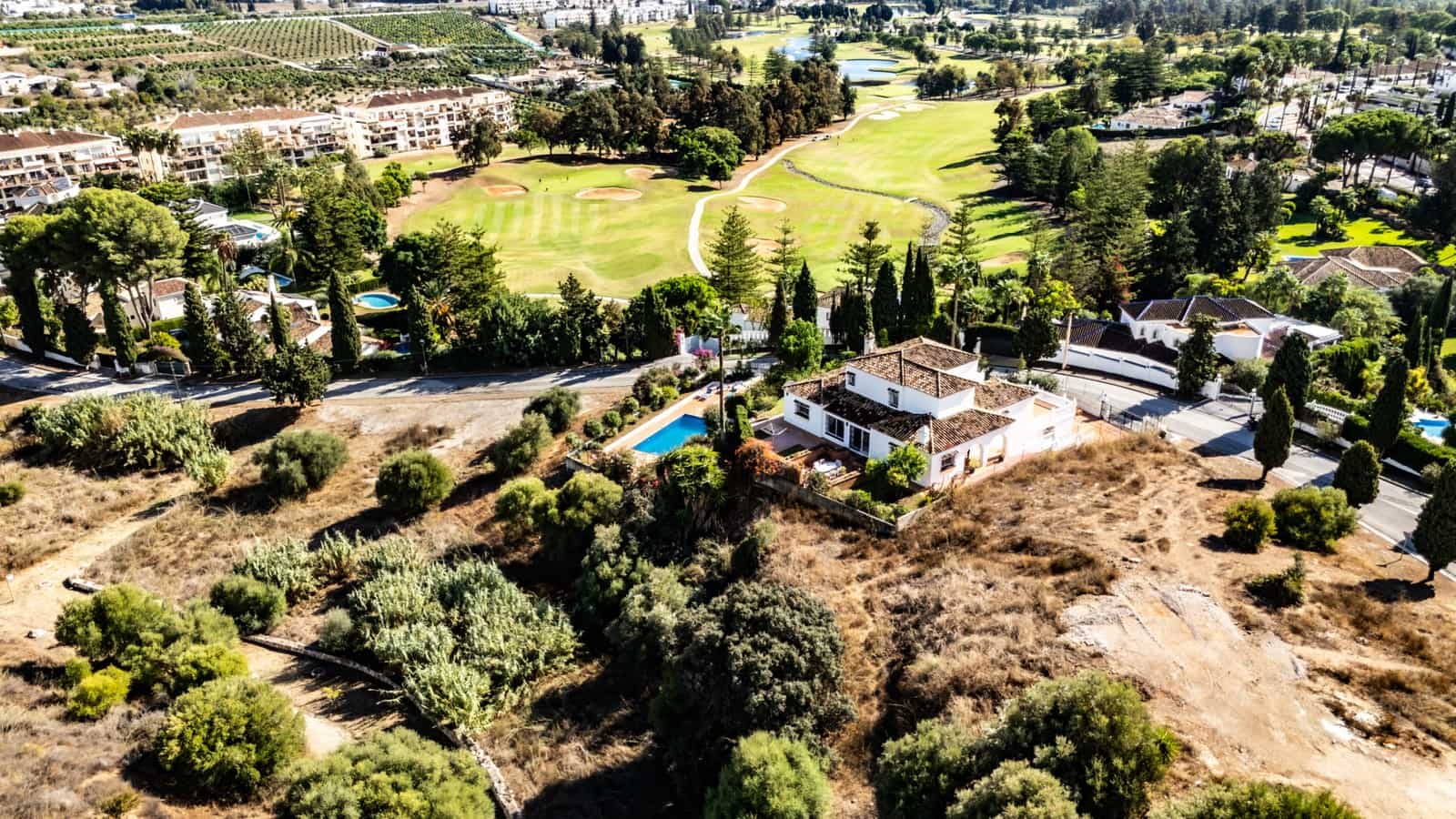 5 makuuhuone Huvila myytävänä paikassa Mijas Costa mukana uima-altaan 
autotalli - 1 000 000 € (Ref: 9359388)