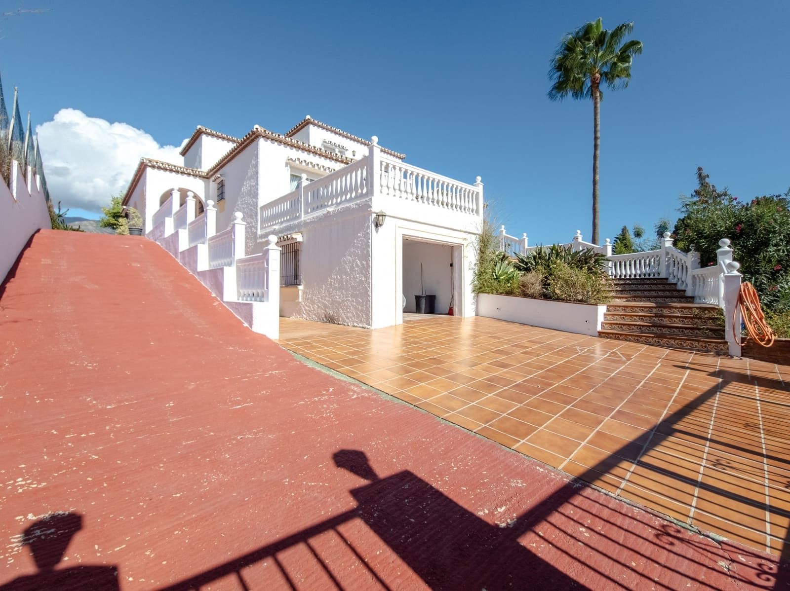 5 makuuhuone Huvila myytävänä paikassa Mijas Costa mukana uima-altaan 
autotalli - 1 000 000 € (Ref: 9359388)