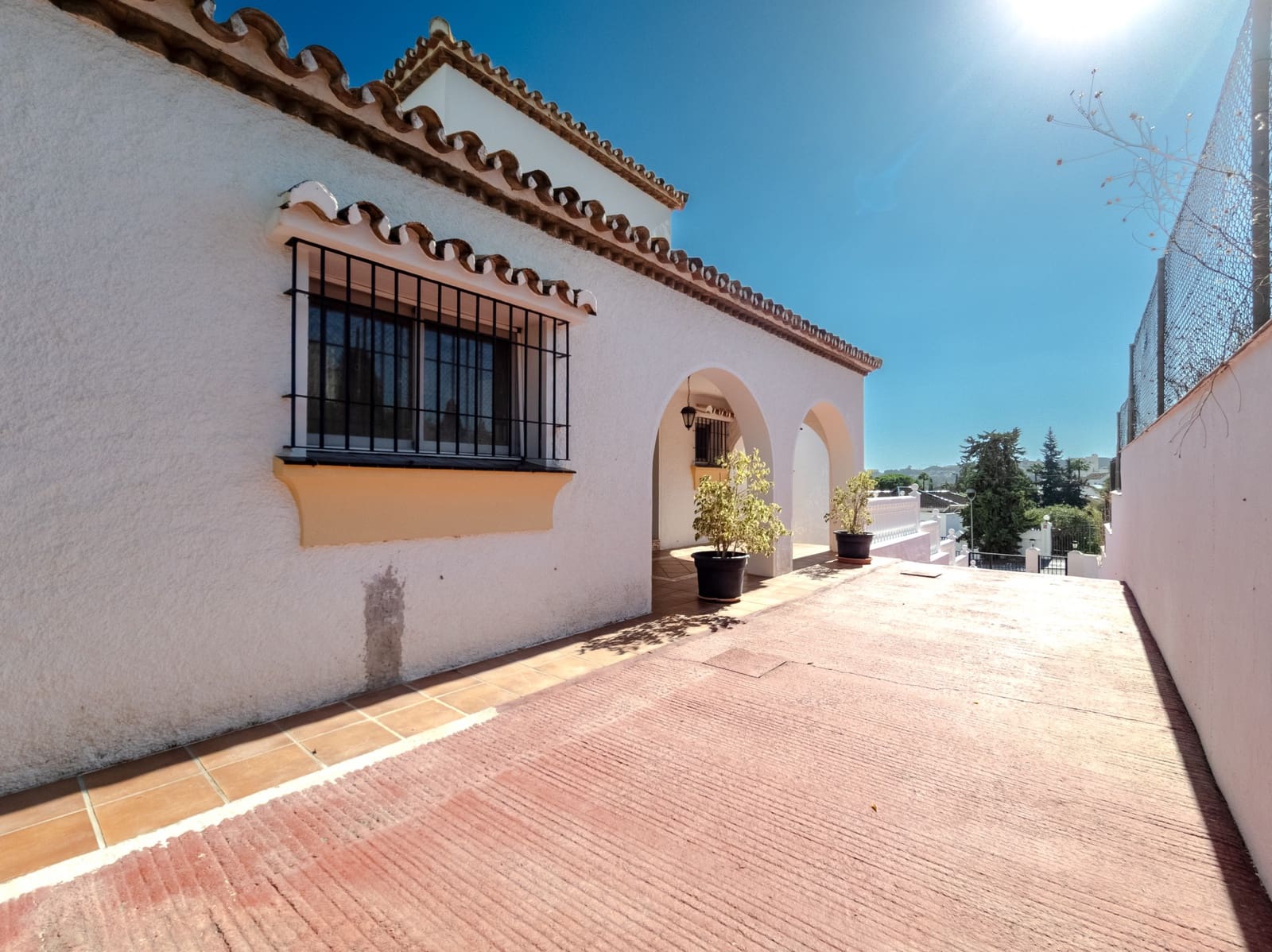 5 makuuhuone Huvila myytävänä paikassa Mijas Costa mukana uima-altaan 
autotalli - 1 000 000 € (Ref: 9359388)