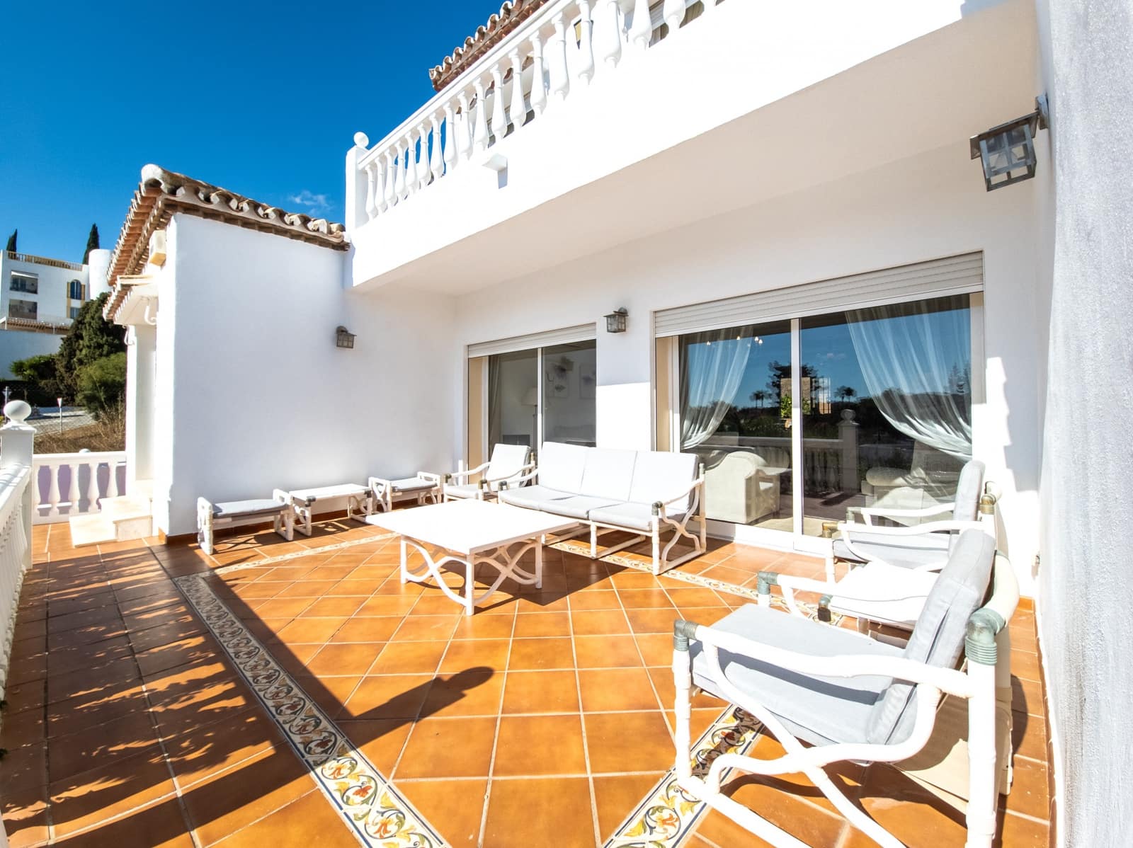 5 makuuhuone Huvila myytävänä paikassa Mijas Costa mukana uima-altaan 
autotalli - 1 000 000 € (Ref: 9359388)