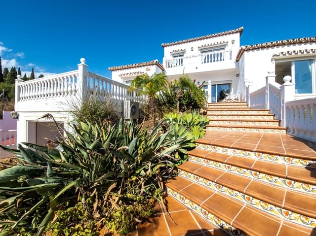 5 makuuhuone Huvila myytävänä paikassa Mijas Costa, Mijas mukana uima-altaan 
autotalli - 1 000 000 € (Ref: 9359388)