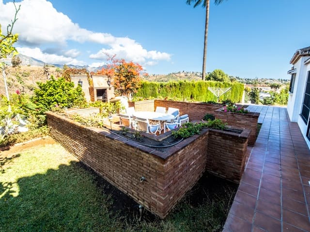 5 makuuhuone Huvila myytävänä paikassa Mijas Costa, Mijas mukana uima-altaan 
autotalli - 1 000 000 € (Ref: 9359388)