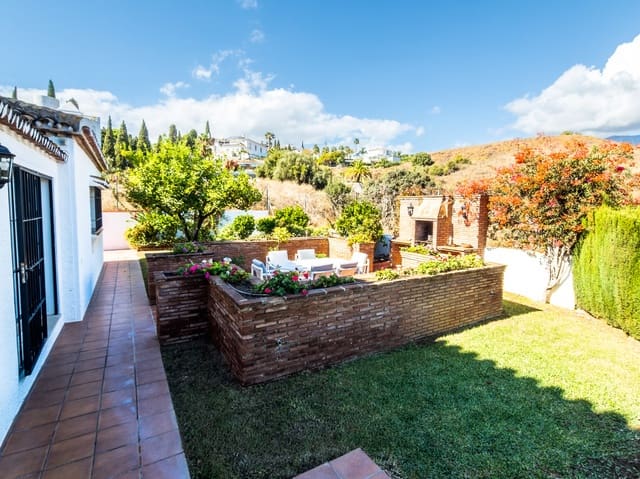 5 makuuhuone Huvila myytävänä paikassa Mijas Costa, Mijas mukana uima-altaan 
autotalli - 1 000 000 € (Ref: 9359388)